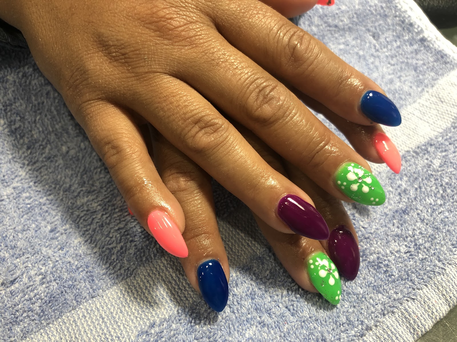 Fingertip Nail Salon nail photo 4